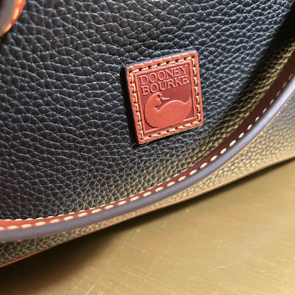 Dooney & Bourke Black & Brown Messenger Shoulder Bag wi/Wristlet Pebbled Leather - Picture 3 of 14